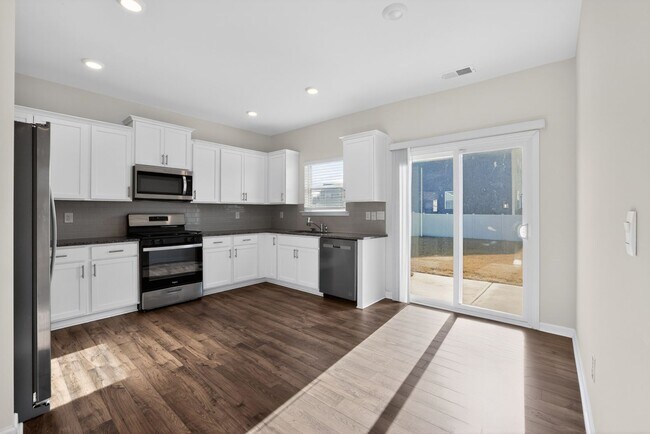 Building Photo - 105 Silicon Dr