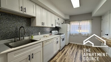 Building Photo - 5536 W Windsor Ave