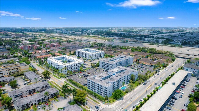 Foto del edificio - 8201 NW 8th St