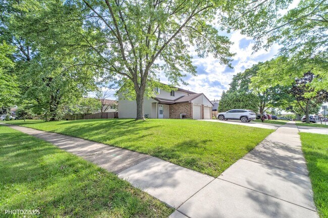 Foto del edificio - 1405 Merrimac Ln N
