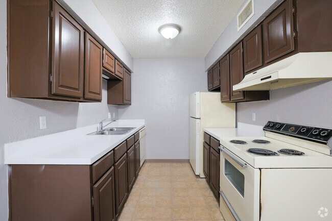 2BR, 2BA - 913SF - Mt. Carmel Village Apartments