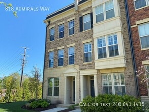 Building Photo - 818 Admirals Way