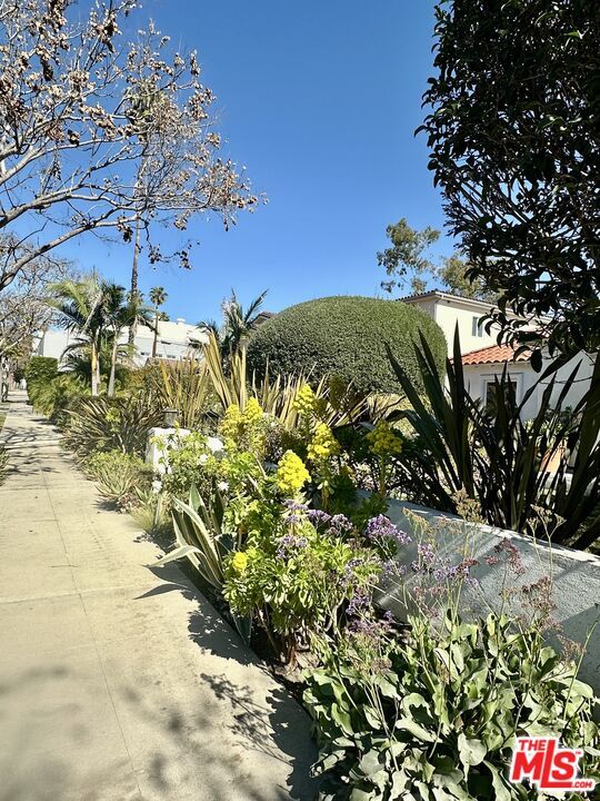 Foto del edificio - 128 S Swall Dr