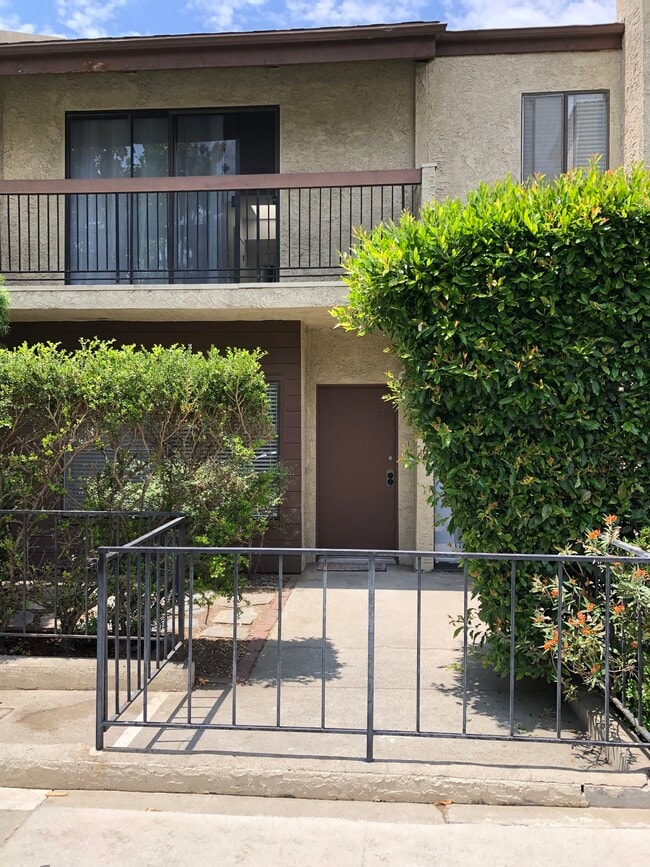 Gated front patio - 1655 Greenfield Ave