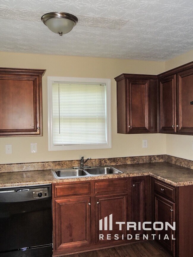 Building Photo - 1026 Weatherwood Pl NE