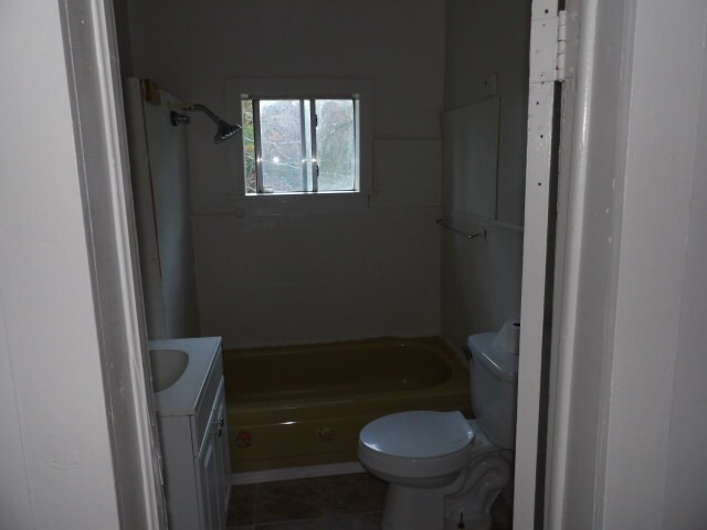 Baño - 1006 White Oak Ext