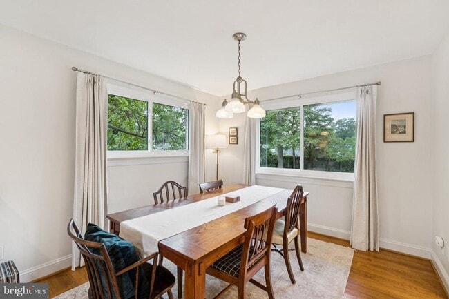 Foto del edificio - 7412 Farnum St