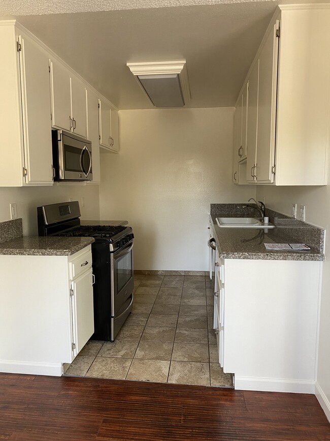 Building Photo - 501 E Magnolia Blvd