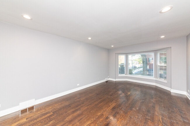 Building Photo - 6758 N Artesian Ave