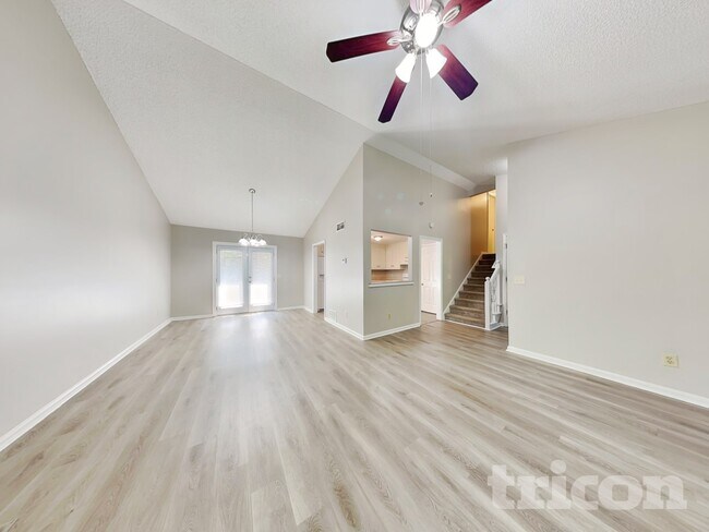 Foto del edificio - 5450 Bridle Dr