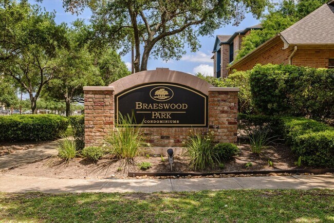 Foto del edificio - 2255 Braeswood Park Dr