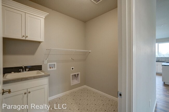 Building Photo - 3 br, 2 bath House - 1009 Front Ave. NE