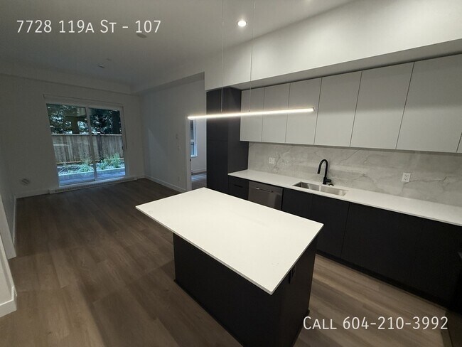 Photo du bâtiment - Bright 2 Bedroom Condo in Delta