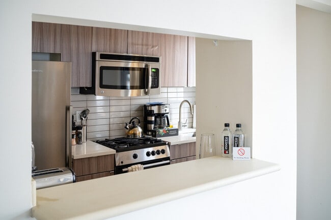 Foto del edificio - 337 E 50th St