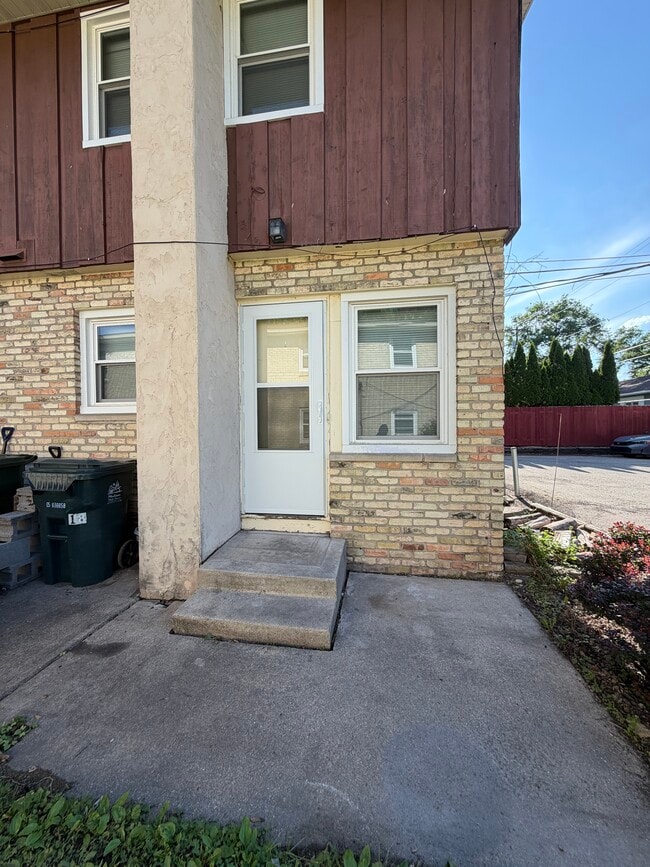 Building Photo - 4318 Lumley Rd