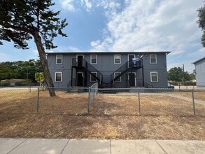 Building Photo - 1611 Voirin Rd