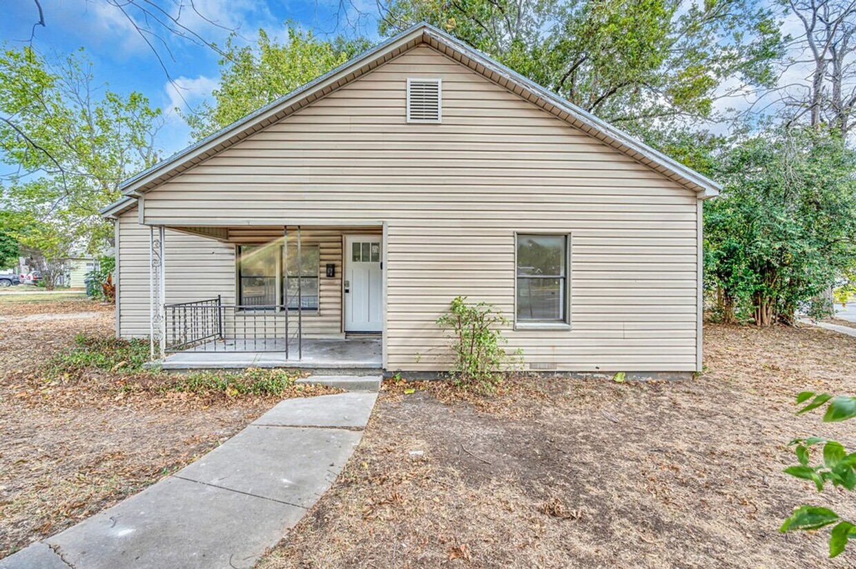 Primary Photo - Newly remodeled 2 bedroom / 1 bath house!