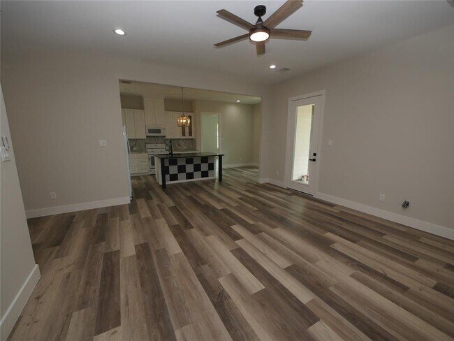Foto del edificio - 7350 Cayton St