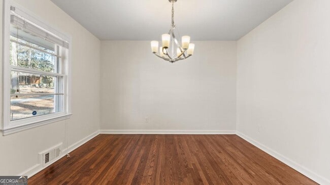 Building Photo - 2038 S Akin Dr