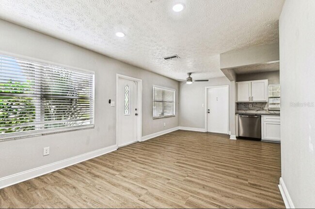 Foto del edificio - 10215 N 23rd St