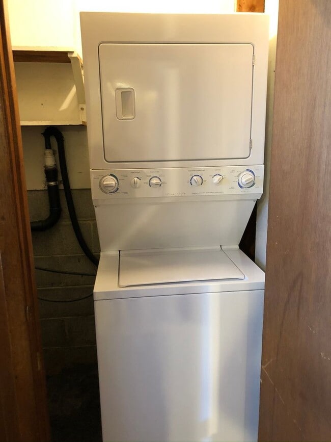 Building Photo - 2 Bedroom 1 Bathroom in Duplex | Near JBER & Cheney Lake!