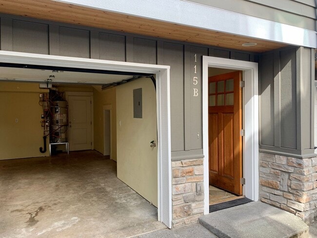 Building Photo - 115 17th Ave