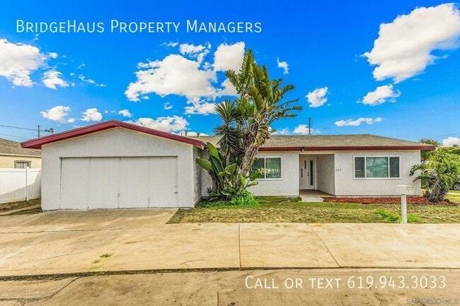 Building Photo - **$500 OFF FIRST MONTH'S RENT** Convenient...