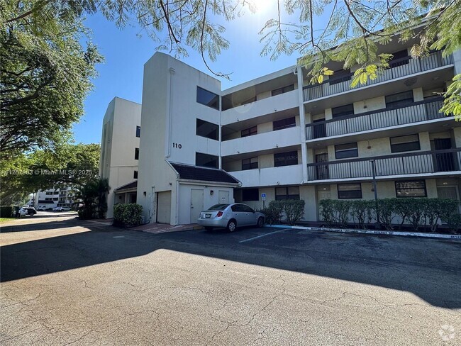 Building Photo - 110 Lake Emerald Dr