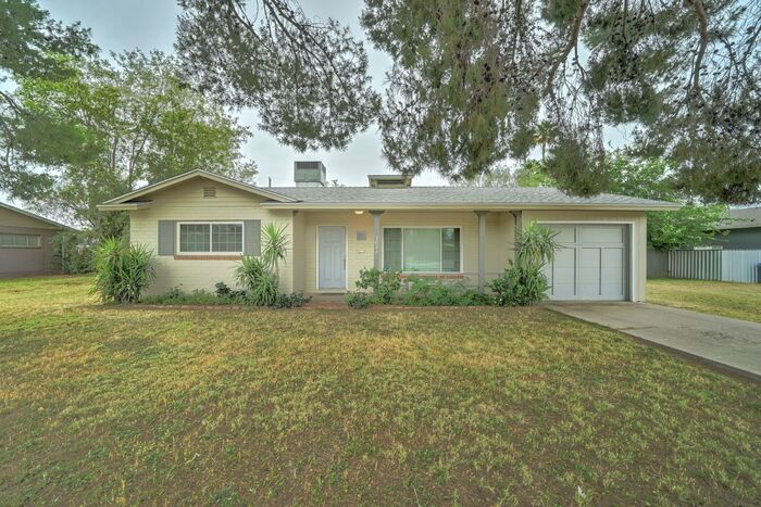Foto principal - COMING SOON! Charming 2-Bedroom Rental in ...