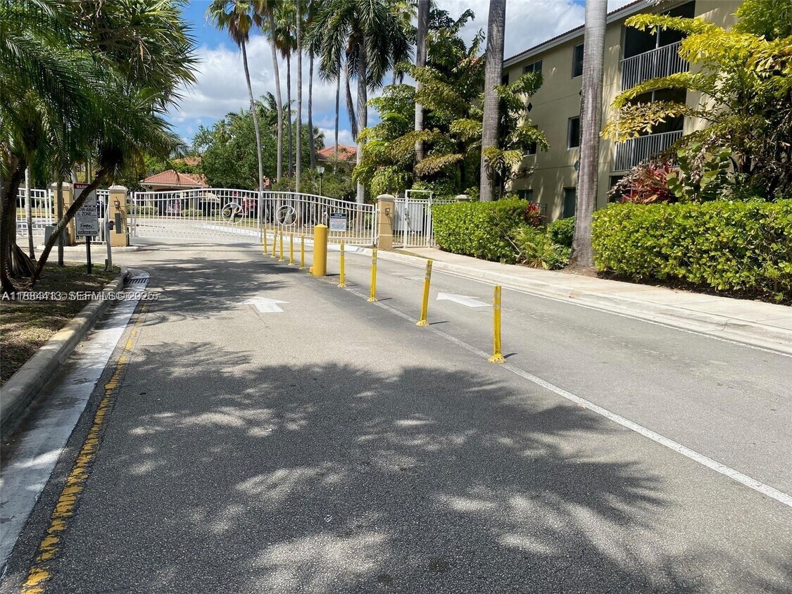 Foto del edificio - 470 S Park Rd