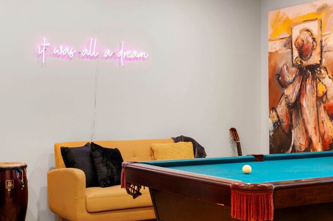 Building Photo - 2031 W Coulter St