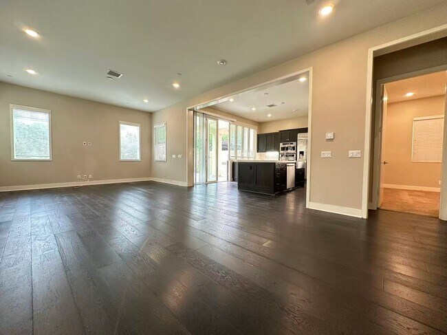 Foto del edificio - 4 Bedroom home for lease in Irvine