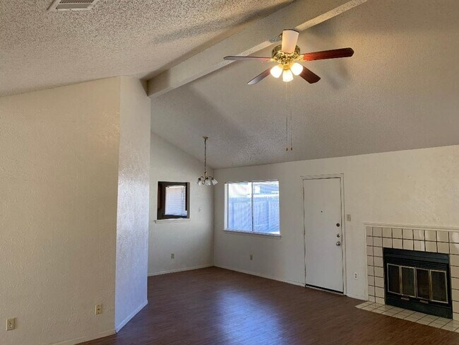 Building Photo - CLOSE TO DOMAIN, ARBORETUM, ACC NORTHRIDGE