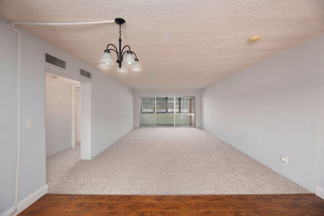 Building Photo - 1212 NE 14th Ct