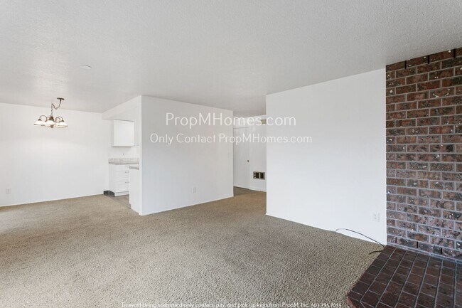 Foto del edificio - Cozy Two-Bedroom in Gresham - New Washer/Dryer Install Upon Signed Lease!