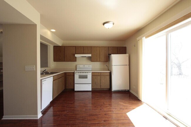 Building Photo - 2635 Prairieview Ln S