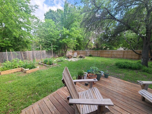 Garden paradise - 1407 S Redondo Dr