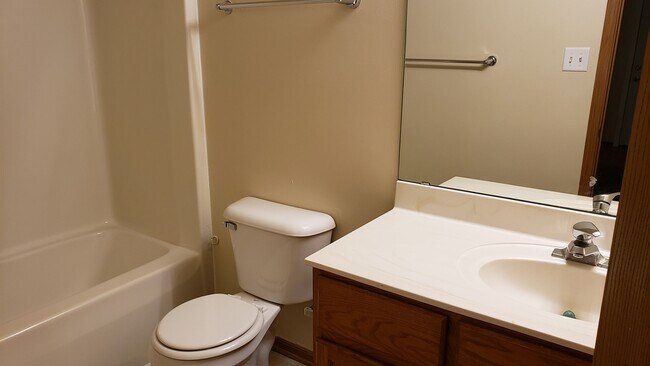 Bath - 90 W 29th Plz
