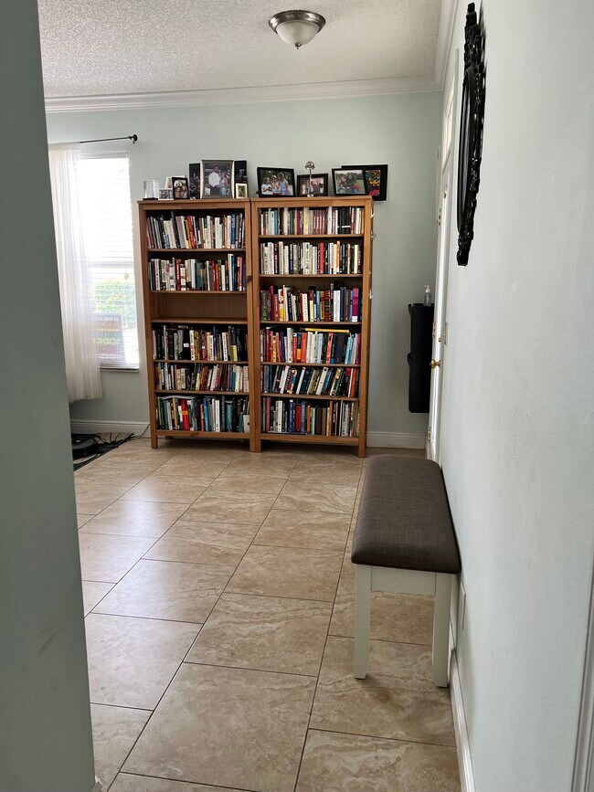 Foto del edificio - 2734 Rainbow Springs Ln