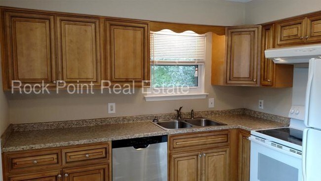 Building Photo - Renovated Duplex in Apison!  Close to VW!