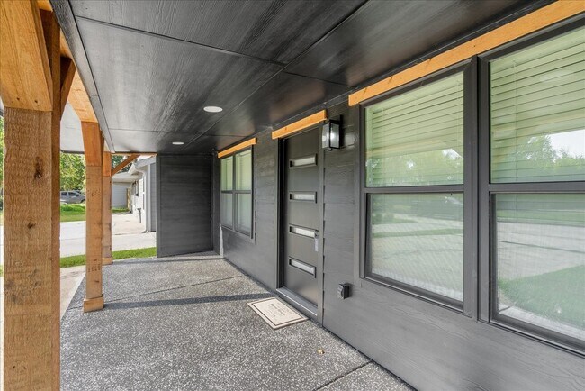 Building Photo - 5219 Cosby St