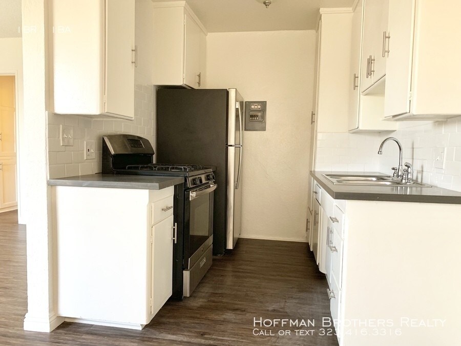 Foto principal - 4847 W Slauson Ave Windsor Hills, CA 90056