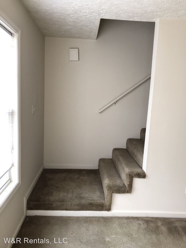 Building Photo - 248 Evansdale Ave