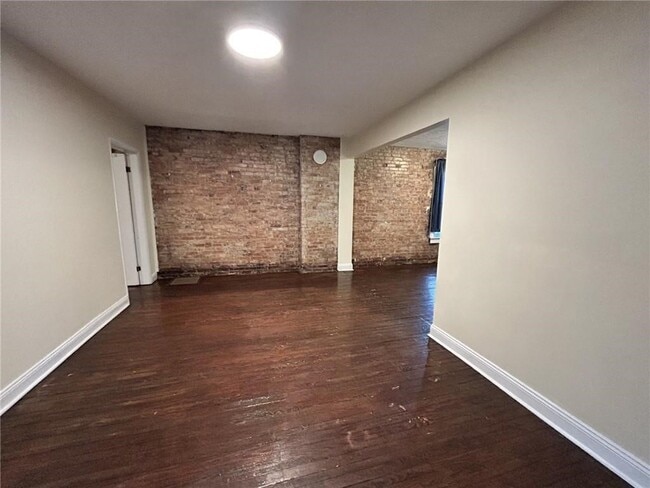 Building Photo - 258 E 14th St