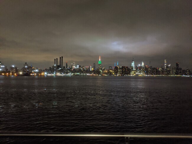 Building Photo - 435 W 47th St