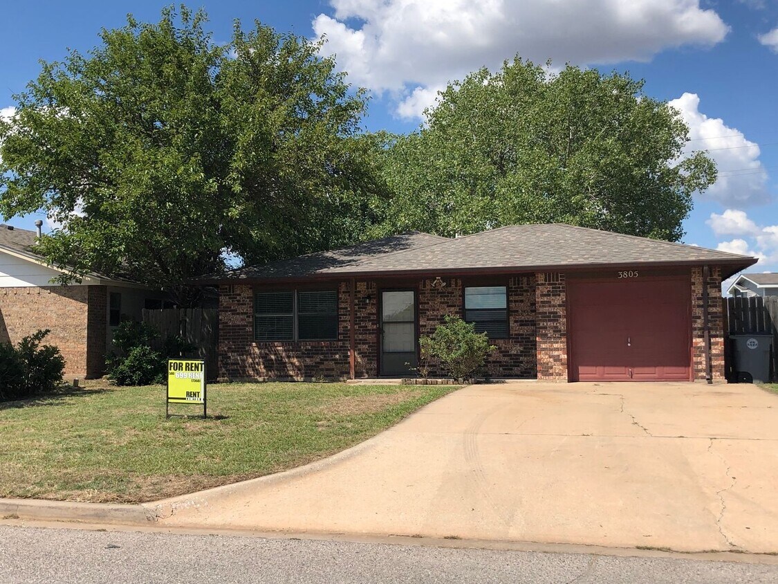 Primary Photo - 3 bedrooom in the BISHOP SCHOOL DISTRICT!!!
