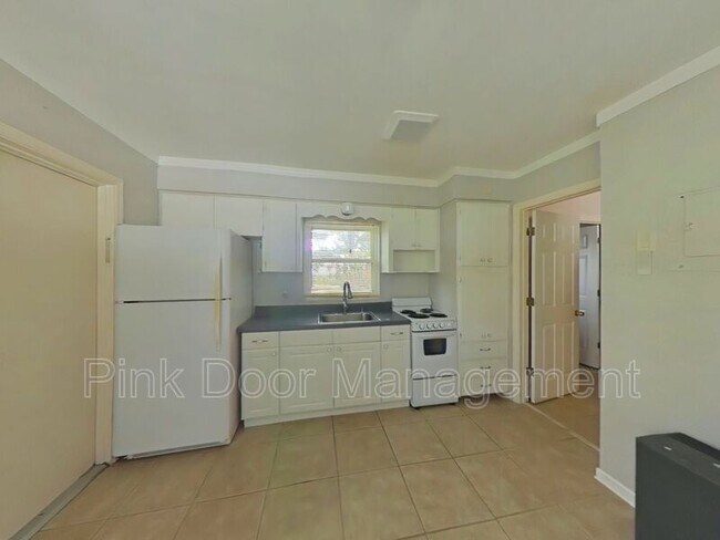 Building Photo - 5311 Davisson Ave