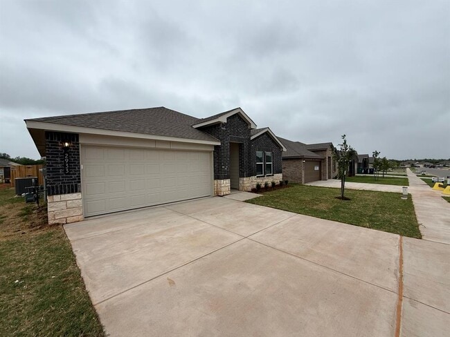 Building Photo - 2933 Ember Dr