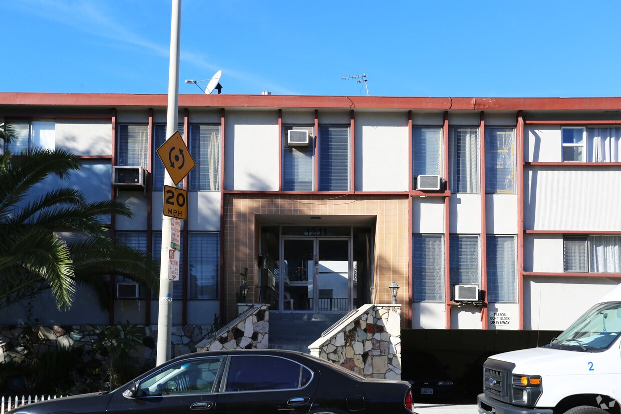 Foto del edificio - 1211 N Detroit St
