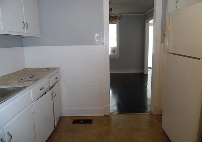 Building Photo - 354 Walthall St